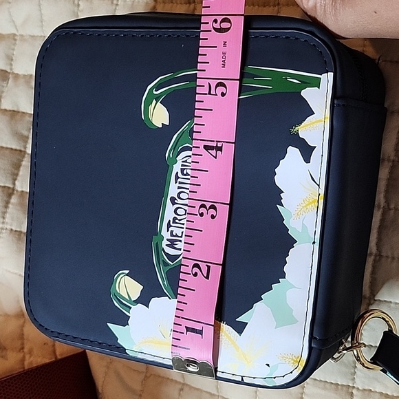 Darphin x Paris Marie Doazon Metropolitan square pound and Keys Holder/Mirror - Picture 7 of 8